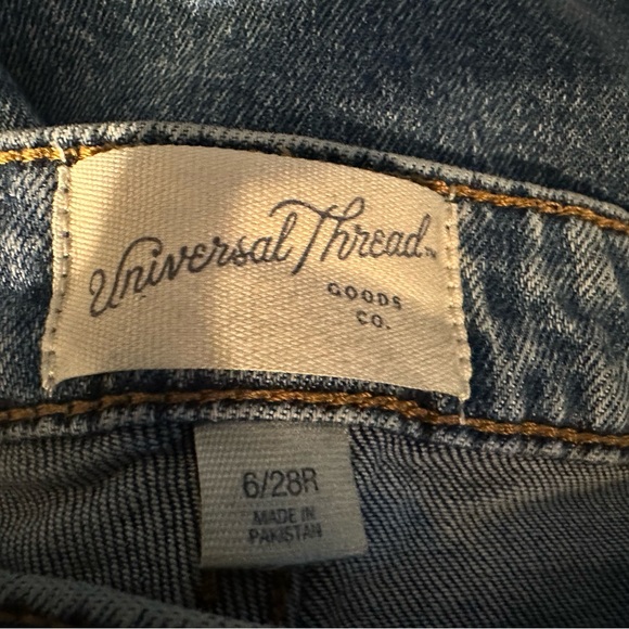 Women’s Universal Thread Jeans - Picture 4 of 7